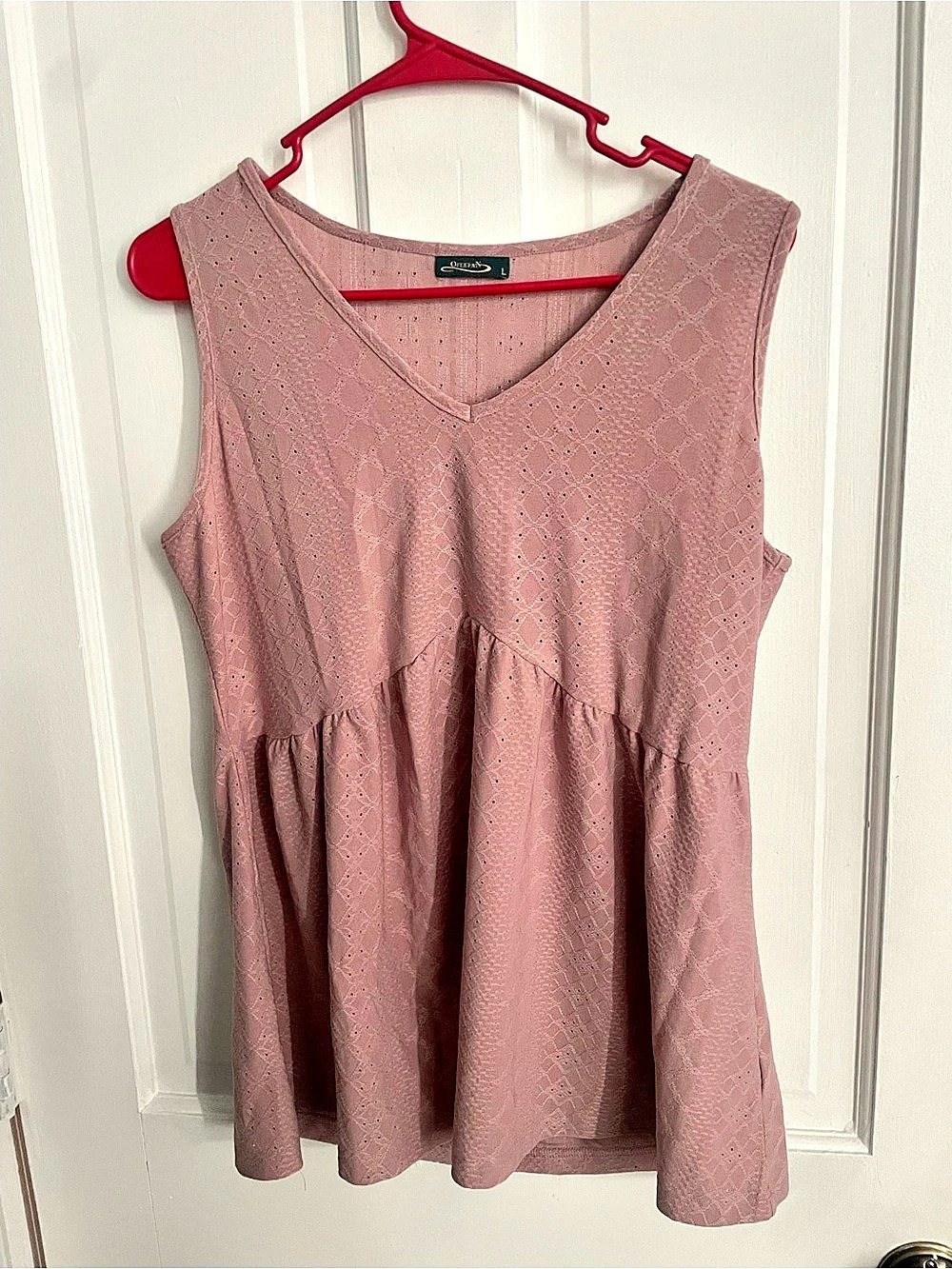 Eyelet V-Neck Tank in Pink
